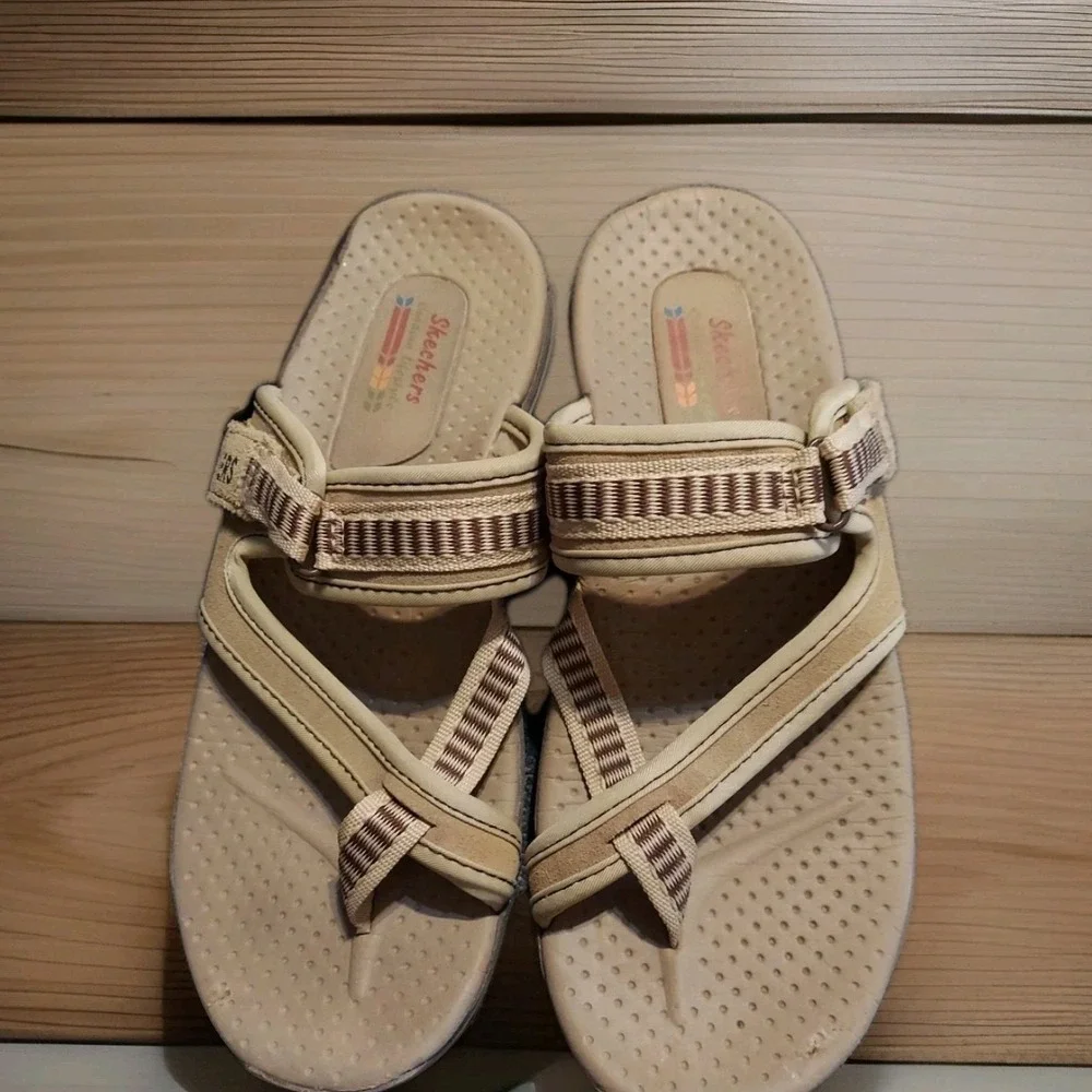 Skechers Women's 8 Reggae All Natural Outdoor Lifestyle Taupe Sandals Adjustable
